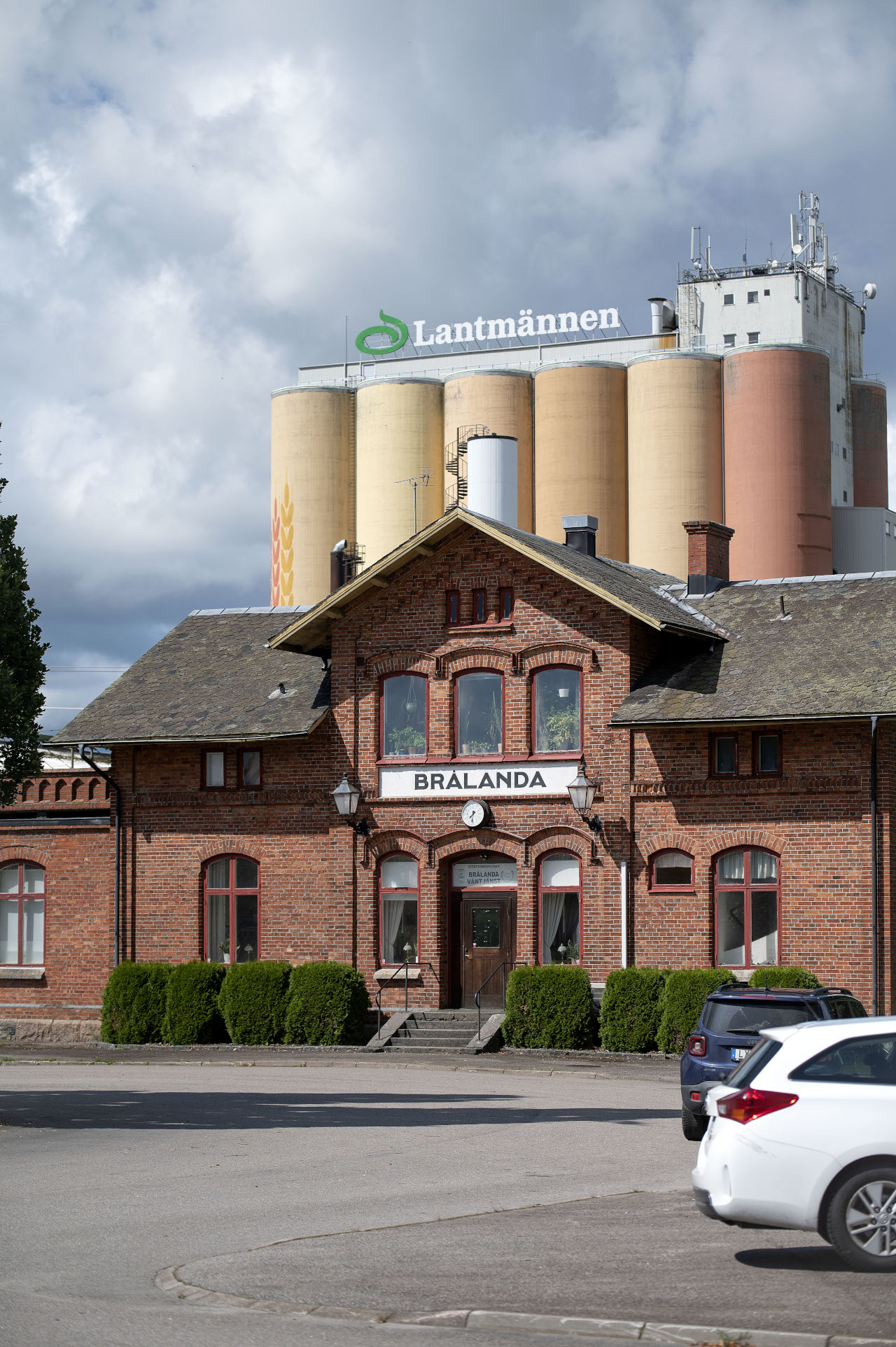 Brålanda stationshus